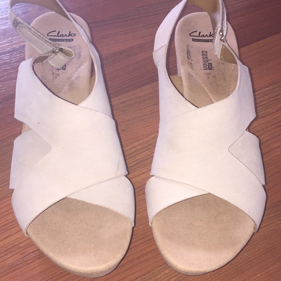 Clark’s tan sandal - Picture 3 of 8